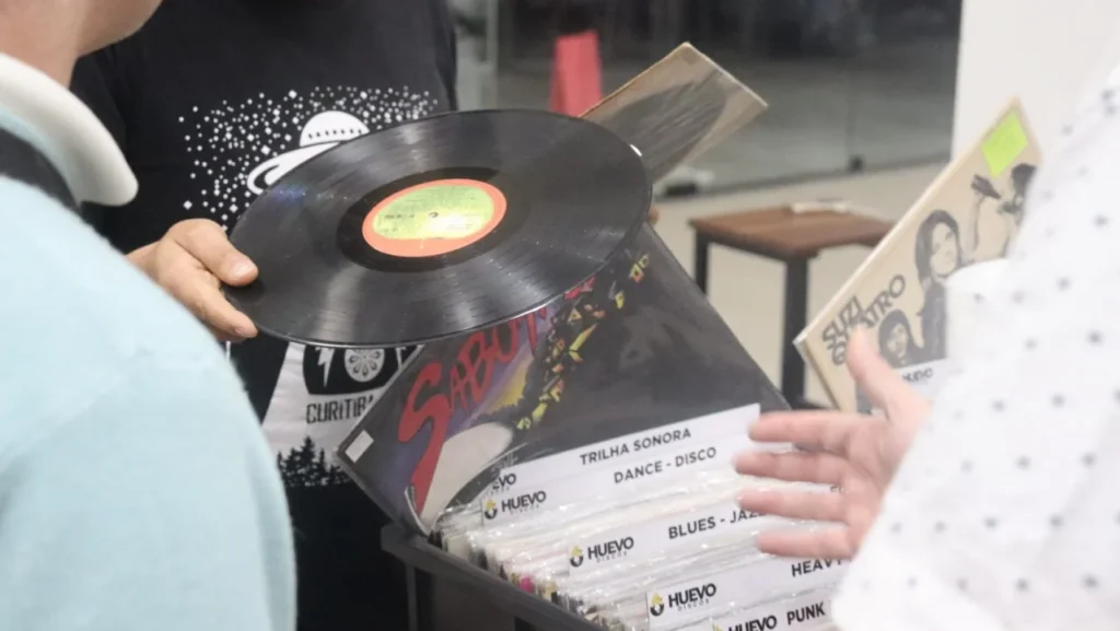 Circuito de Feiras de Vinil estreia em Curitiba com mais de 3 mil discos à venda Circuito de Feiras de Vinil estreia em Curitiba com mais de 3 mil discos à venda