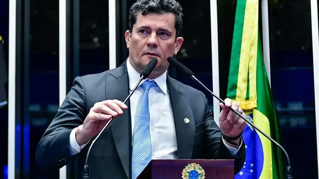 Críticas marcam início da discussão sobre escolas cívico-militares em Maringá