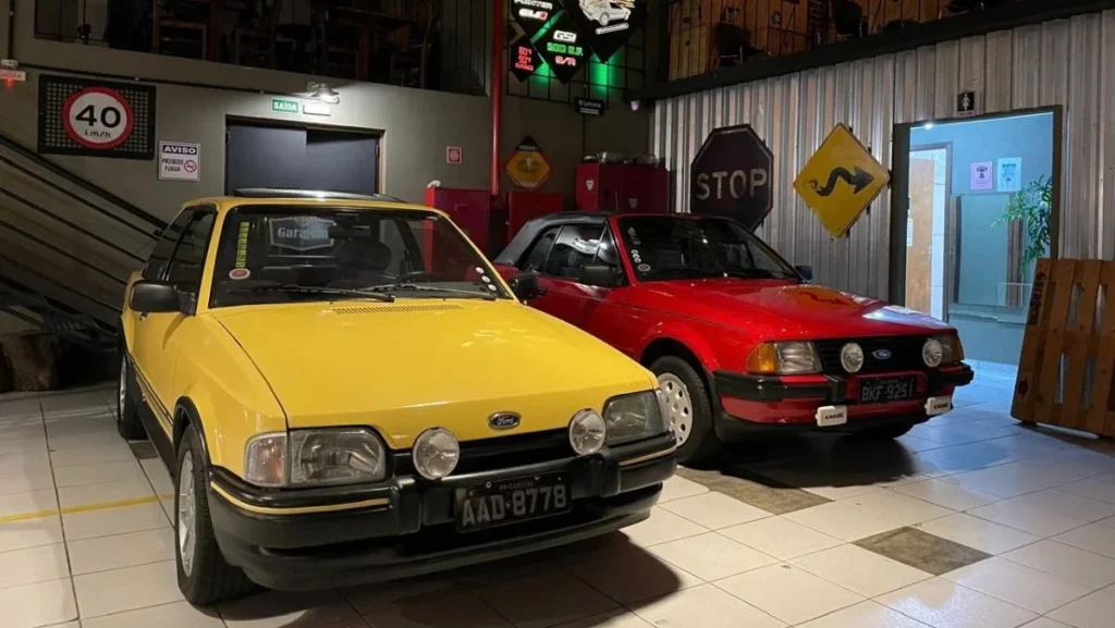 Encontro Flashback Automotivo em Curitiba reúne carros clássicos, videogames e música dos anos 80 e