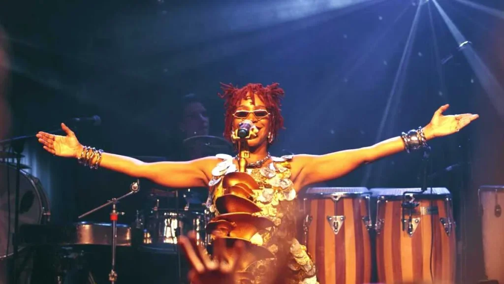 Karol Conká celebra 25 anos de carreira em show especial em Curitiba