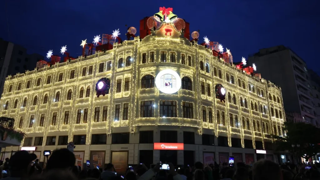 Natal em Curitiba: Impacto Econômico de R$ 800 Milhões e Setores em Preparação Natal em Curitiba: Impacto Econômico de R$ 800 Milhões e Setores em Preparação