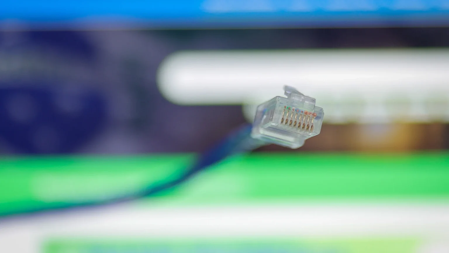 Paraná alcança 93,56% de domicílios com internet; confira ranking por regiões