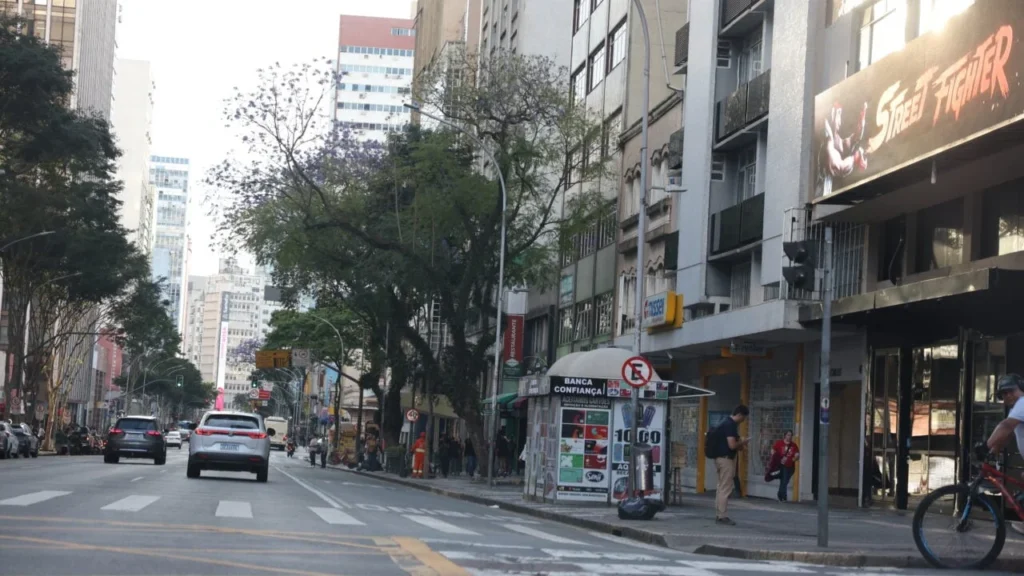 Transformação Econômica no Centro de Curitiba: Advogados Superam Lojas de Roupas e Tecnologia Cresce Exponencialmente Transformação Econômica no Centro de Curitiba: Advogados Superam Lojas de Roupas e Tecnologia Cresce