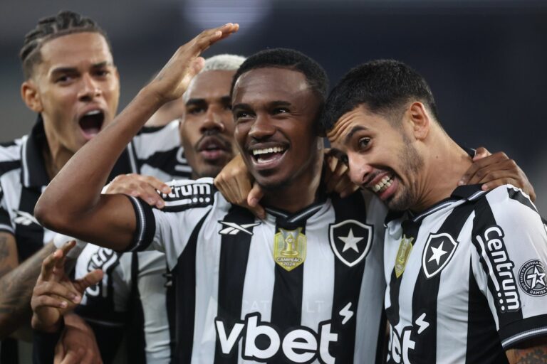 Botafogo Brilha em Casa e Conquista Vitória sobre o Bahia, Entrando no G4 do Brasileiro Imagem do artigo