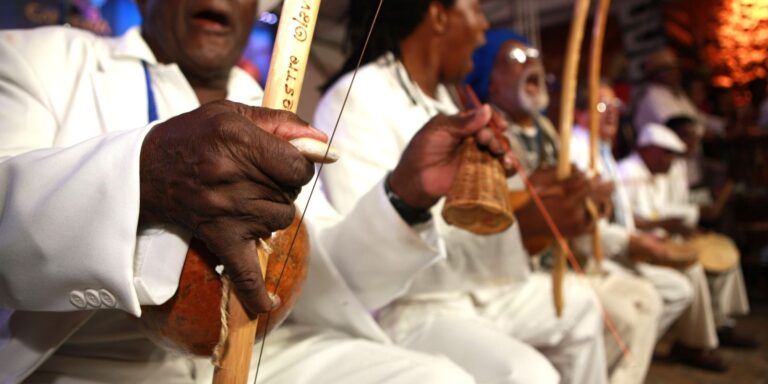 Bloco de Carnaval: A Conexão entre Samba e Capoeira no Coração de Salvador