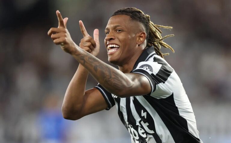 Botafogo Goleia o Cruzeiro e Assume a Liderança do Brasileirão Botafogo Goleia o Cruzeiro e Assume a Liderança do Brasileirão