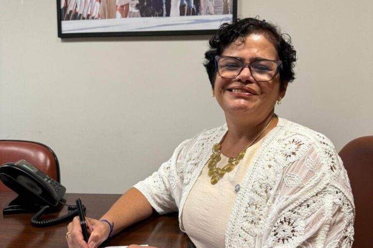 Elisângela Araújo Assume Câmara após Nomeação de Josias Gomes ao TCE-BA Elisângela Araújo Assume Câmara após Nomeação de Josias Gomes ao TCE-BA