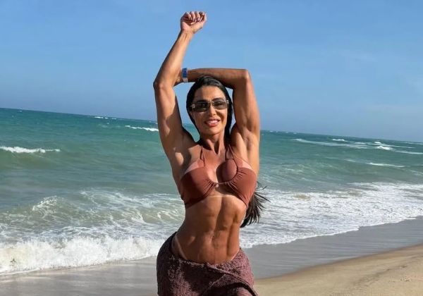 Gracyanne Barbosa é flagrada trocando carinhos com novo amor; confira a foto! Gracyanne Barbosa é flagrada trocando carinhos com novo amor; confira a foto!