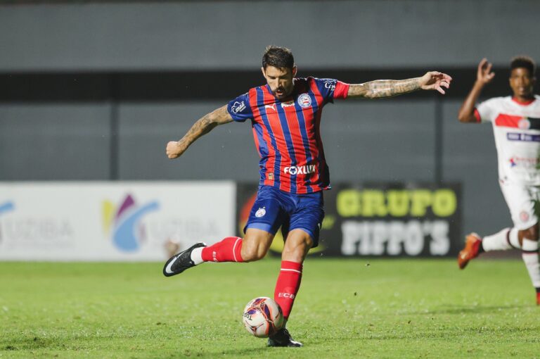 Bahia Brilha em Campo: Everaldo e Rodrigo Nestor se Destacam na Goleada sobre o Atlético de Alagoinh