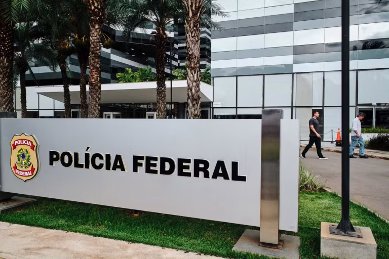 Investigações da PF Sobre Vazamento de Dados da Receita Envolvem Ministros do STF