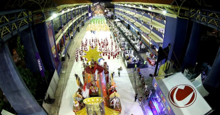 Transmissão Ao Vivo do Carnaval: Desfiles das Escolas de Samba de Belém