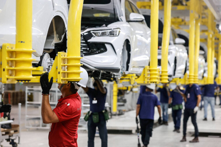 BYD na Bahia: 100 mil veículos encomendados para Argentina e México BYD na Bahia: 100 mil veículos encomendados para Argentina e México