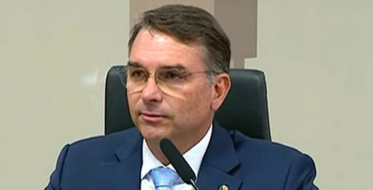 Flávio Bolsonaro propõe Ministério da Segurança Pública em sua candidatura à presidência