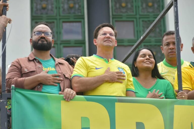 João Roma Critica Governo Petista e Defende Bolsonaro em Ato no Farol da Barra