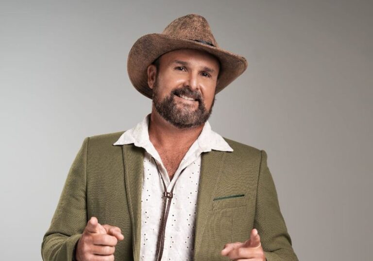 Leo Estakazero Lança ‘Ensaios de São João’ com Show Imperdível em Salvador Leo Estakazero Lança 'Ensaios de São João' com Show Imperdível em Salvador