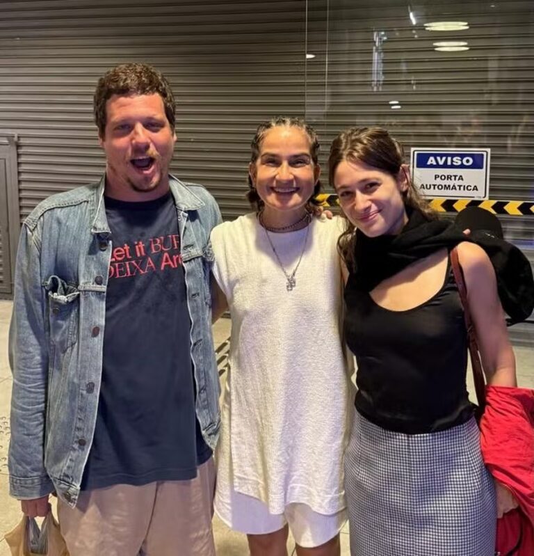 Luisa Arraes e Chico Chico: Reencontro em Show Após Crise Emocional