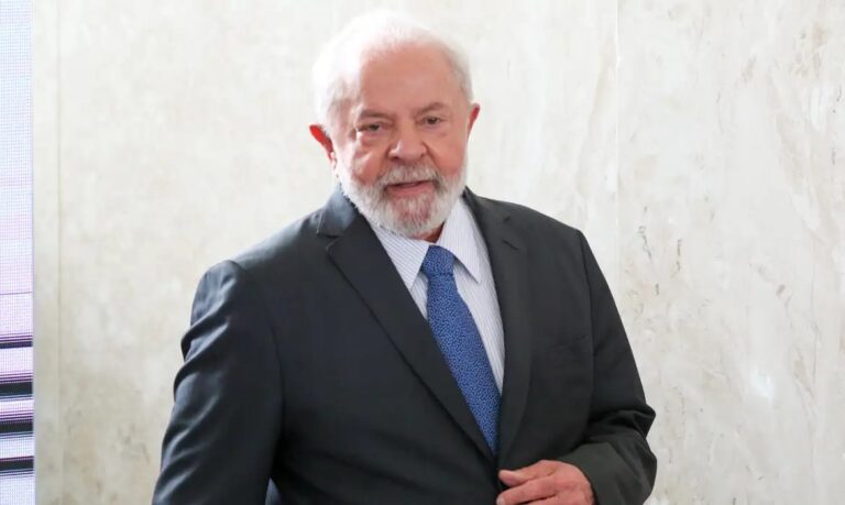 Lula Analisa Retorno da Petrobras à Distribuição de Combustíveis