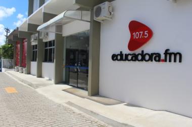 Rádio Educadora FM Celebra 48 Anos com Oferta de 22 Programas Musicais Gratuitos Rádio Educadora FM Celebra 48 Anos com Oferta de 22 Programas Musicais Gratuitos