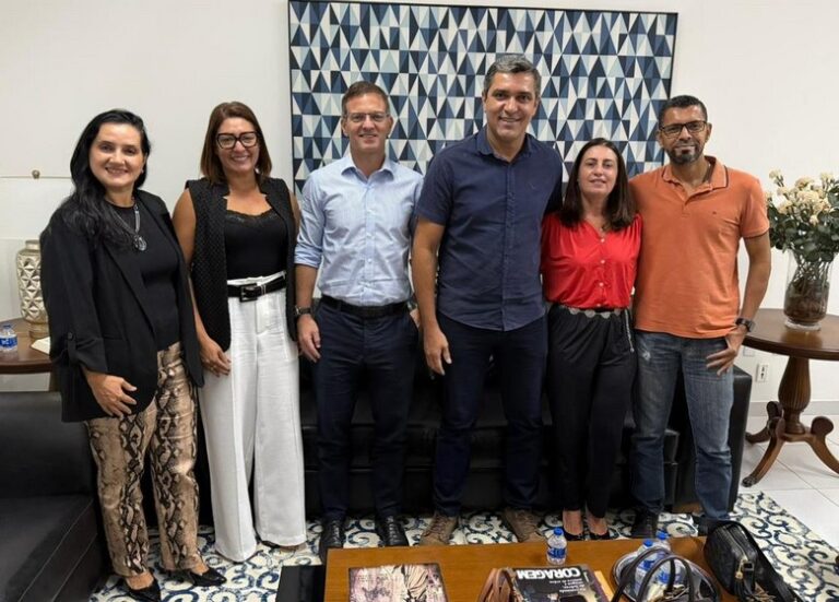 Visita Institucional: Prefeito Otoniel Teixeira Recebe Diretoria da Rede Bahia Visita Institucional: Prefeito Otoniel Teixeira Recebe Diretoria da Rede Bahia