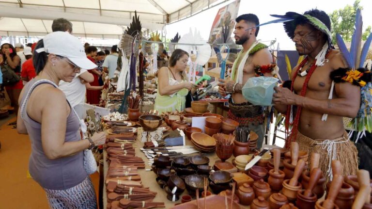 Bahia: Crescimento de 10,2% nas Atividades às Famílias Impulsiona Setor de Serviços