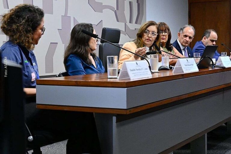 Obesidade Atinge 25,7% dos Brasileiros e Gera Debates no Senado sobre Estratégias no SUS Obesidade Atinge 25,7% dos Brasileiros e Gera Debates no Senado sobre Estratégias no SUS