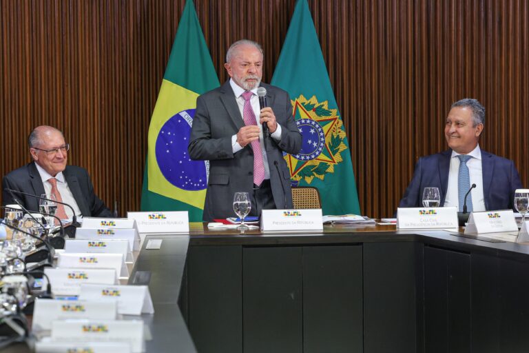 Rui Costa Deixa Casa Civil e Planeja Retorno ao Senado em meio a Conflitos Políticos Rui Costa Deixa Casa Civil e Planeja Retorno ao Senado em meio a Conflitos Políticos