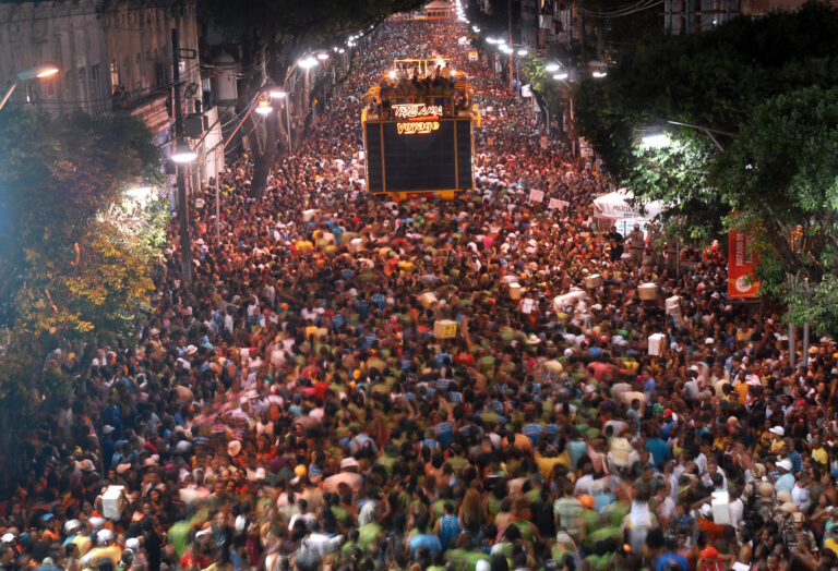 Carnaval em Salvador: Luta e Identidade no Apáxes do Tororó