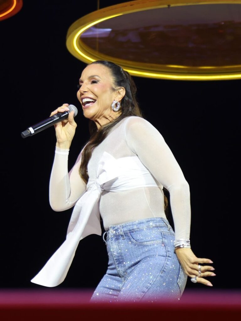 Ivete Sangalo Brilha no Rio com Turnê ‘Clareou’; Famosos Marcam Presença
