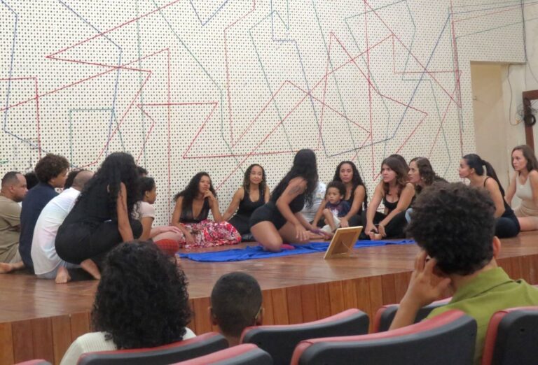 Mostra Artística "Um Fio de Nós": Celebração do Talento em Barreiras