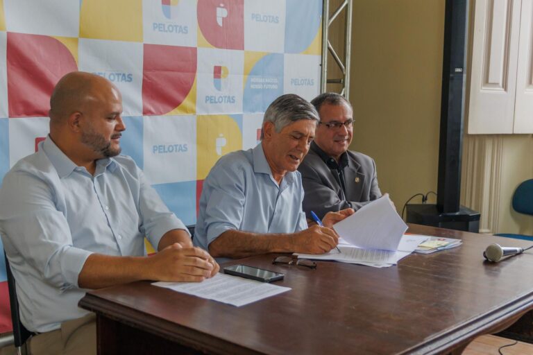 Prefeitura de Pelotas Envia Projetos Urgentes à Câmara nesta Quinta-feira (7) Prefeitura de Pelotas Envia Projetos Urgentes à Câmara nesta Quinta-feira (7)