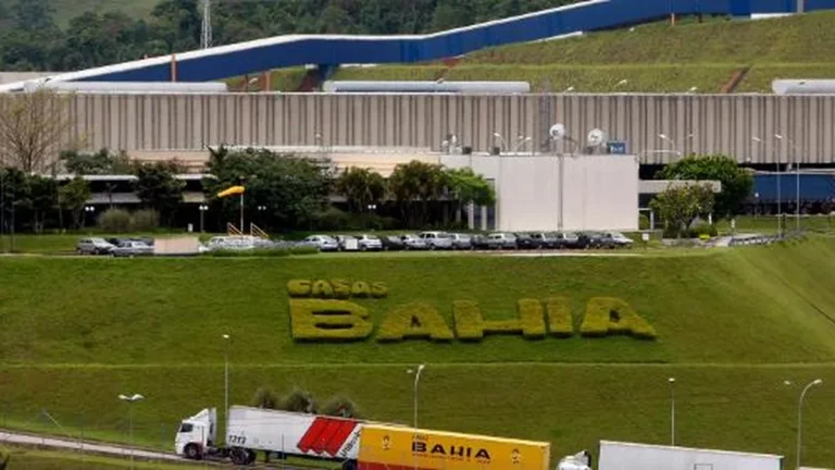 Casas Bahia enfrenta dívida bilionária e credores podem sofrer perdas pesadas