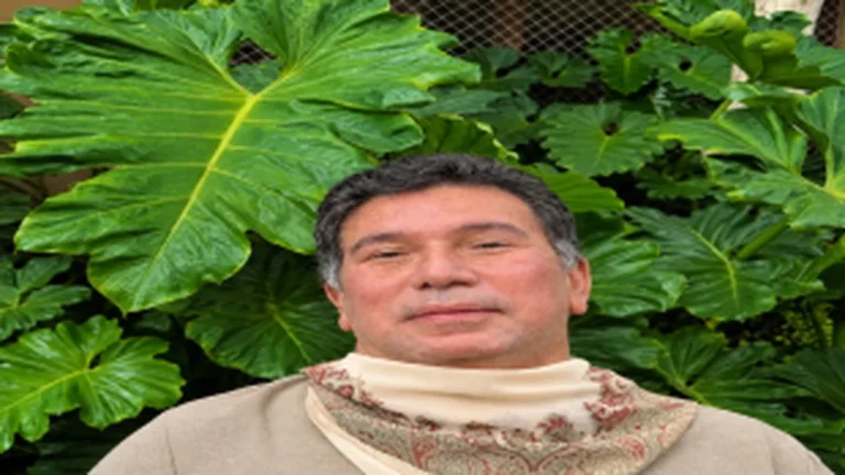 Mitologia Urbana: Flávio Pedreira Reescreve Deuses Gregos em Cidades Contemporâneas