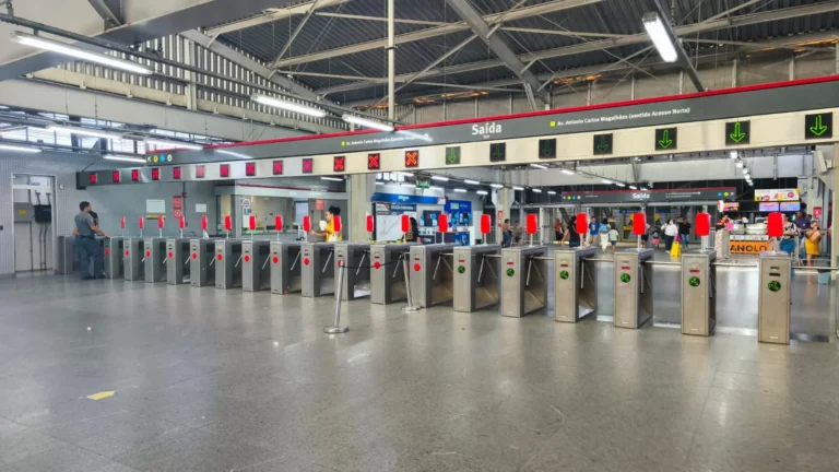 Outubro Rosa no Metrô Bahia: Orientação Gratuita sobre Saúde da Mulher