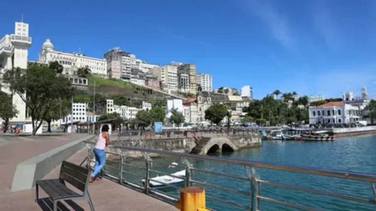 Planejamento financeiro essencial para empreendedores na alta temporada da Bahia