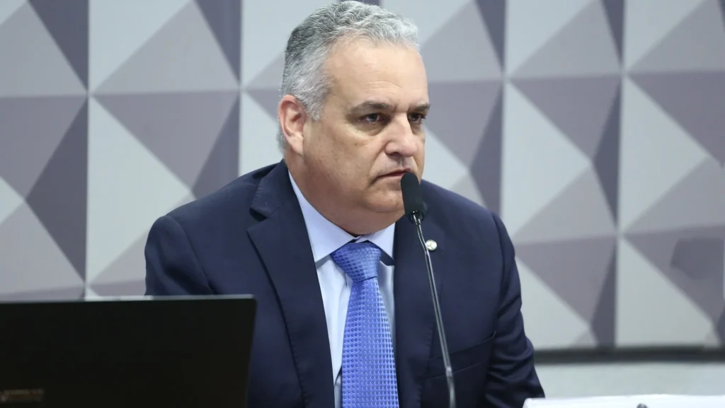 Flávio Bolsonaro confirma Alfredo Gaspar como vice em sua chapa à Presidência