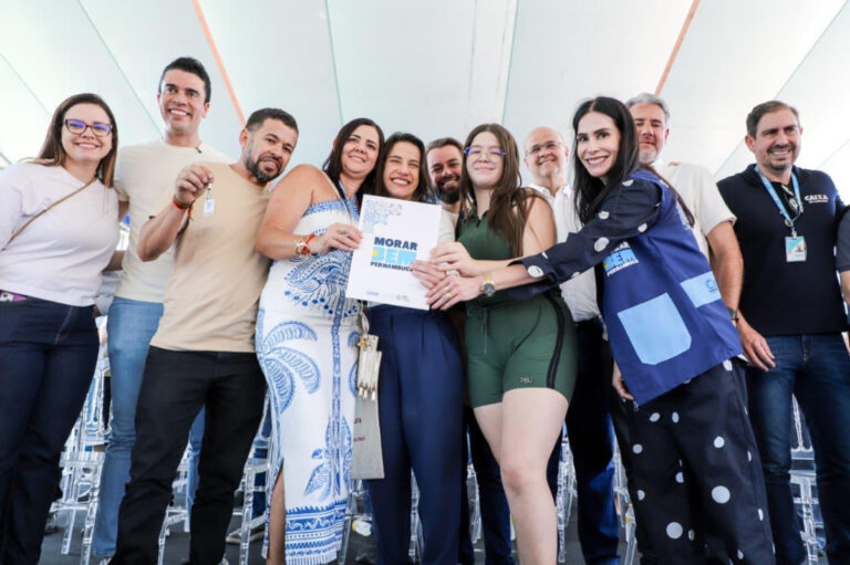 500 Famílias Recebem Chaves da Casa Própria em Caruaru: Um Novo Começo