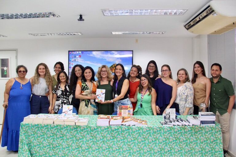 Lançamento de Livro Celebra 35 Anos do SUS com Foco na Saúde no Semiárido Lançamento de Livro Celebra 35 Anos do SUS com Foco na Saúde no Semiárido