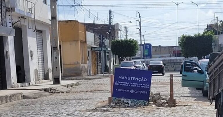 Caruaru (PE): Compesa Ignora Prazo e Rua Segue Intransitável Após Obras