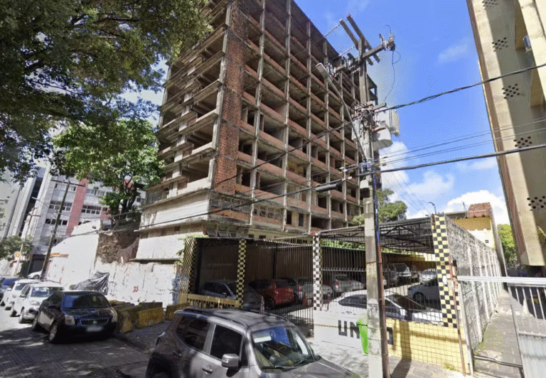 Demolição do Edifício 13 de Maio no Recife: Um Marco para a Segurança Urbana Demolição do Edifício 13 de Maio no Recife: Um Marco para a Segurança Urbana