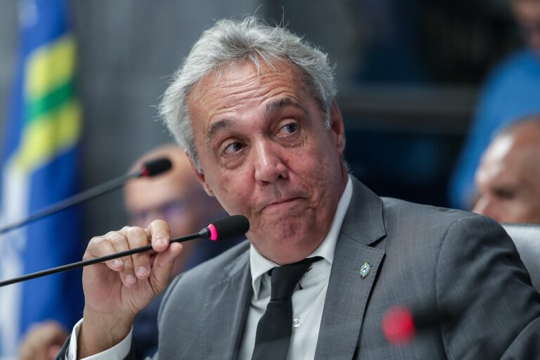 FPF Mantém Torcida Única em Clássicos: Sport é Ignorado em Pedido FPF Mantém Torcida Única em Clássicos: Sport é Ignorado em Pedido