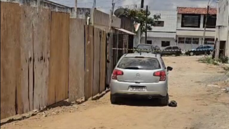 Mistério em Caruaru: Dois Homens Encontrados Mortos em Carro com Placa Clonada Mistério em Caruaru: Dois Homens Encontrados Mortos em Carro com Placa Clonada