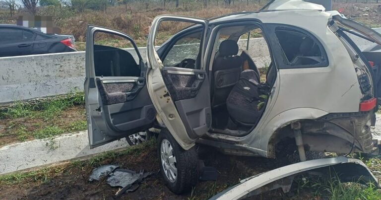 Acidente Fatal na BR-232: Duas Vítimas e Três Feridos em Bezerros, Pernambuco Acidente Fatal na BR-232: Duas Vítimas e Três Feridos em Bezerros, Pernambuco