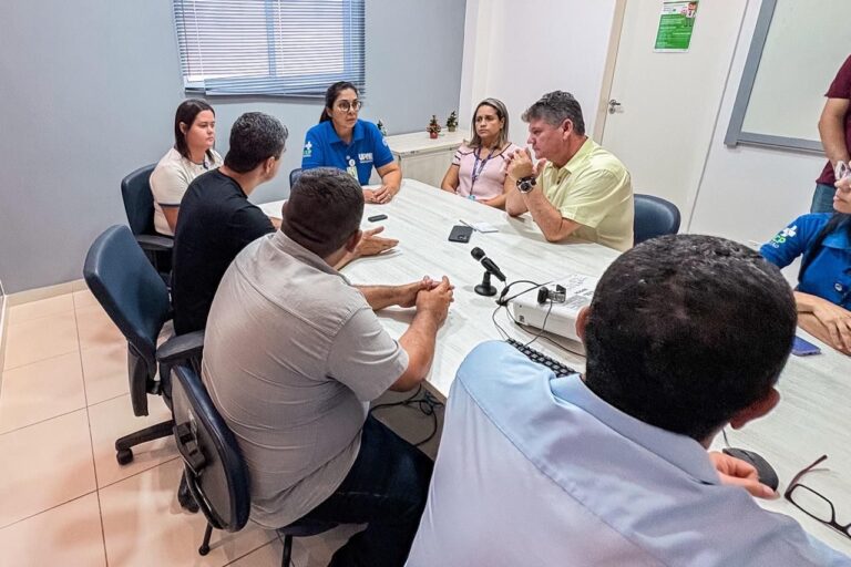 Deputados Analisam Condições das Unidades de Saúde em Caruaru Deputados Analisam Condições das Unidades de Saúde em Caruaru