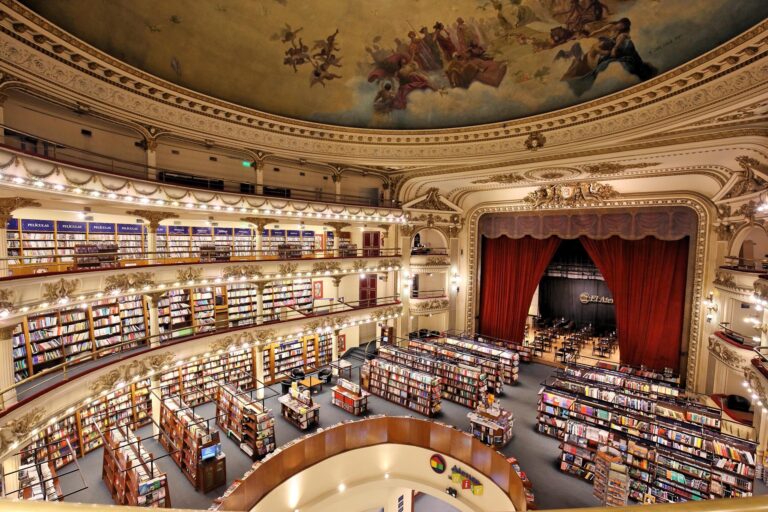 Descubra Livrarias Imperdíveis: De Tóquio a Lisboa nas Férias