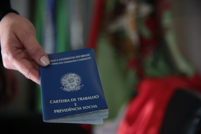 Desemprego cai em seis estados brasileiros no 4º trimestre de 2025, aponta IBGE