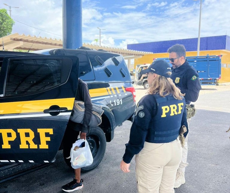 Homem Resgatado pela PRF em Caruaru Após Caminhada do Rio de Janeiro a Pernambuco Homem Resgatado pela PRF em Caruaru Após Caminhada do Rio de Janeiro a Pernambuco