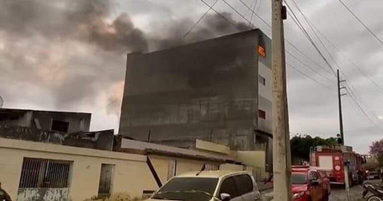Incêndio e Desabamento em Caruaru: 17 Imóveis Interditados pela Defesa Civil Incêndio e Desabamento em Caruaru: 17 Imóveis Interditados pela Defesa Civil