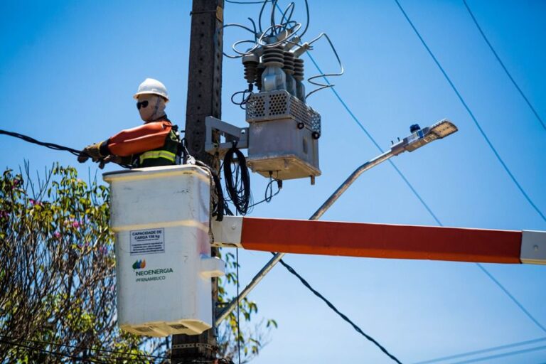 Neoenergia Pernambuco: Modernização da Rede de Energia em Caruaru Neoenergia Pernambuco: Modernização da Rede de Energia em Caruaru