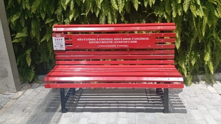 Senac em Caruaru e Garanhuns Adere à Campanha Banco Vermelho para Combate à Violência Contra Mulheres Senac em Caruaru e Garanhuns Adere à Campanha Banco Vermelho para Combate à Violência Contra Mulhere