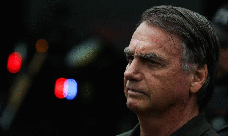 STM Avalia Pedido para Expulsar Bolsonaro e Oficiais Condenados por Golpe